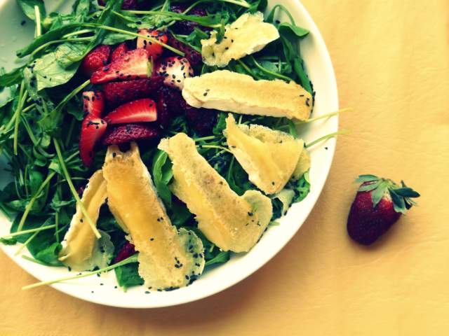 Ensaladas Originales: Rúcula, Frutillas y queso Brie