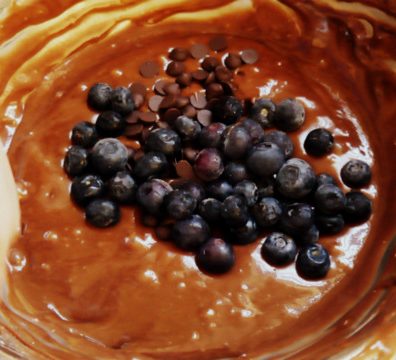 torta de chocolate y arandanos