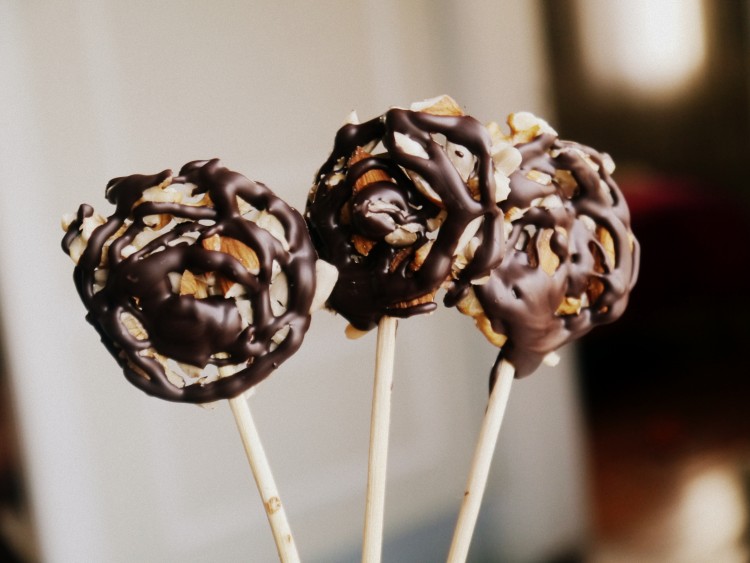 Chupetines de chocolate súper fáciles para fiestas infantiles