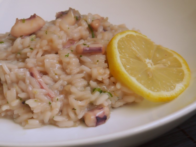 Arroz meloso al limón con calamar