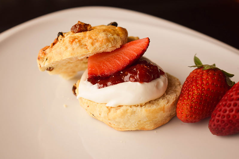 scones dulces rellenos con frutas