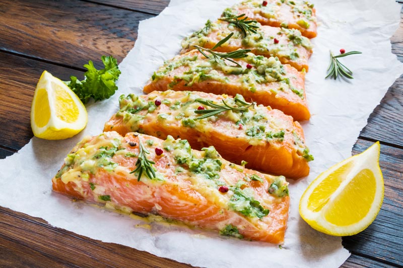 Cómo cocinar salmón al horno