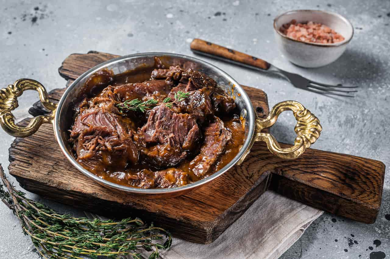 carrilleras de cerdo al vino tinto