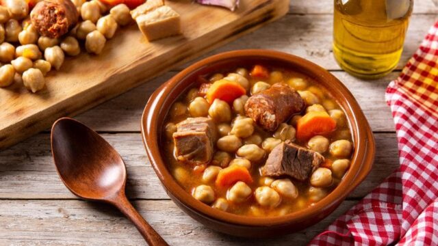 receta de garbanzos con chorizo y patata