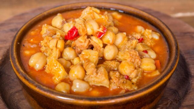 como hacer callos con garbanzos