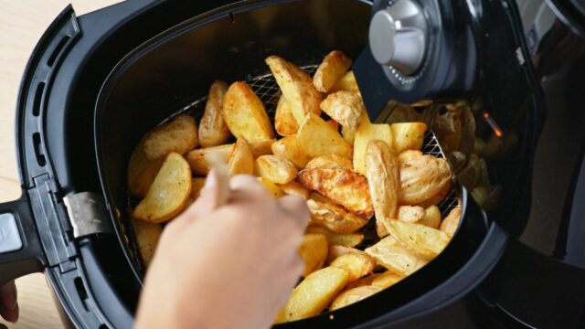 como hacer patatas en freidora de aire